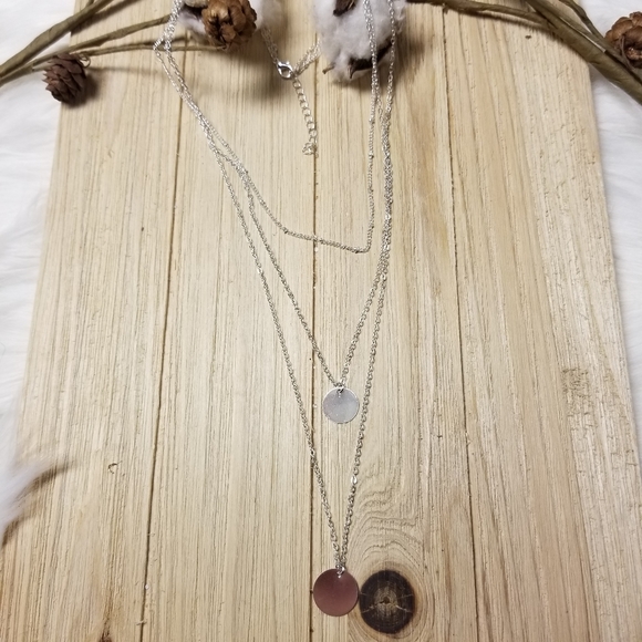 Pretty 3 layered necklace in SILVER - Picture 2 of 7